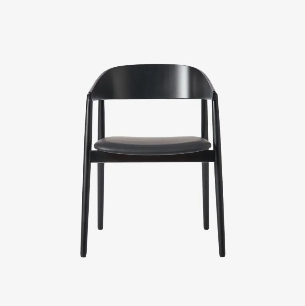 Andersen Furniture Stue|Stole>AC2 Stol Sort Mat Lakeret Bøg Sort PU Læder