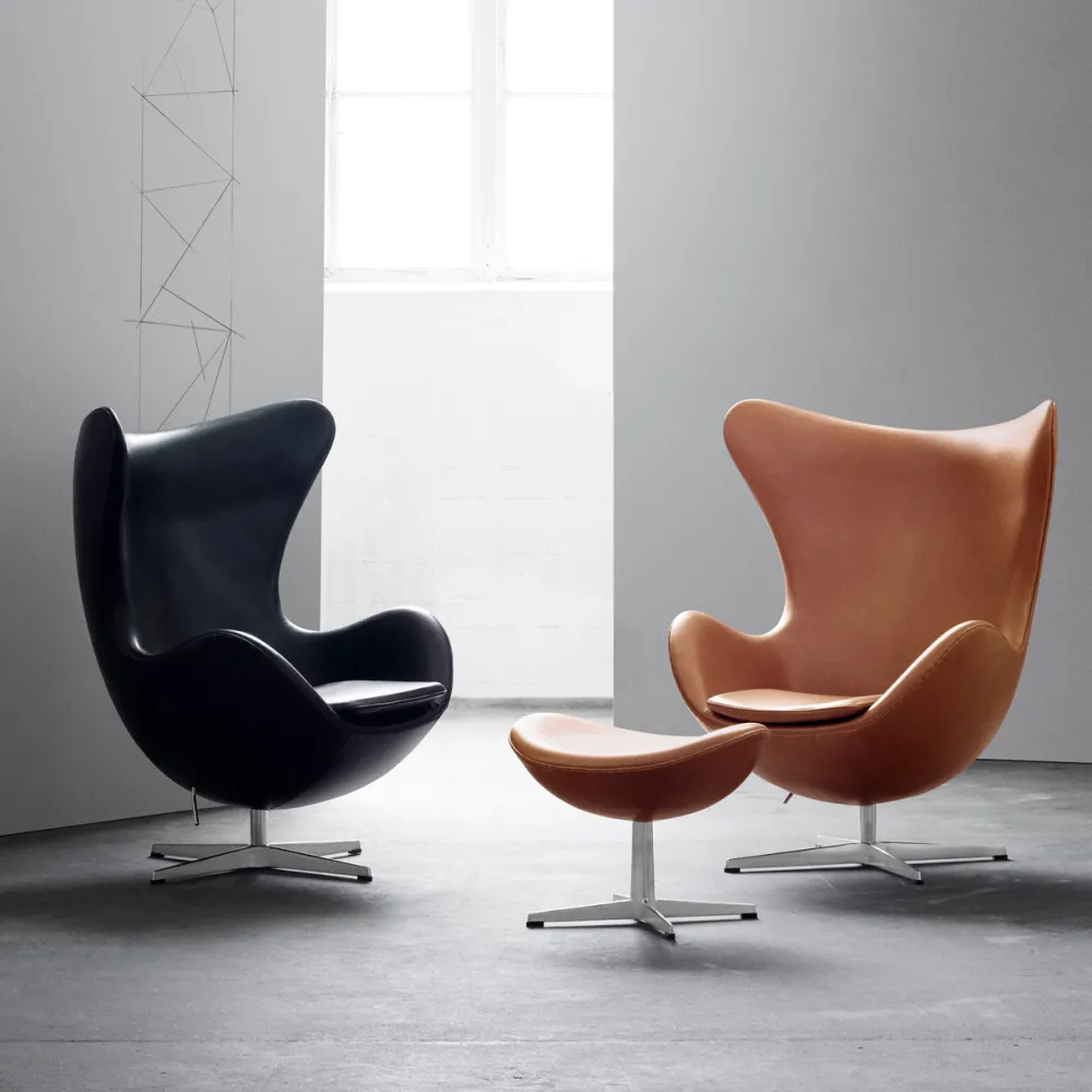 Fritz Hansen Stole|Stue>3316 Ægget Sort Essential Læder Inkl. Fodskammel