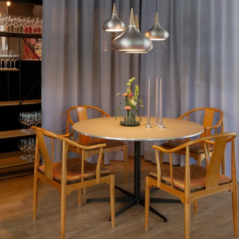 Fritz Hansen Stole>4283 Kinastolen Kirsebær