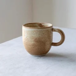 Julie Damhus Studio Keramik & Porcelæn>Oda Rund Kop Med Hank Brun