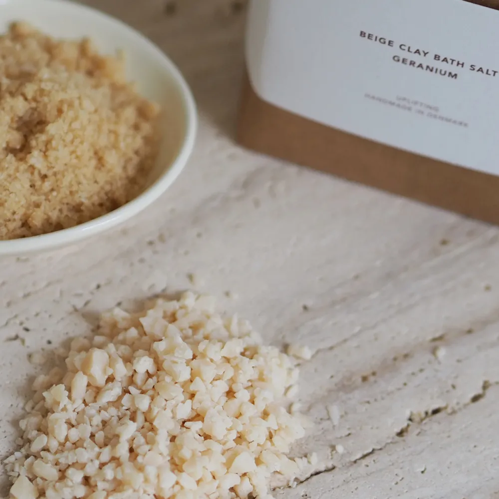 Mellow Mind Velvære>Beige Clay Bath Salt Geranium Uplifting