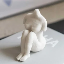 Mette Ditmer Andet Boligtilbehør|Keramik & Porcelæn>Art Piece Sitting Woman Off-White