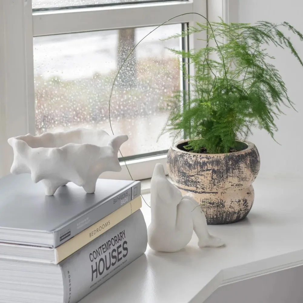 Mette Ditmer Andet Boligtilbehør|Keramik & Porcelæn>Art Piece Sitting Woman Off-White
