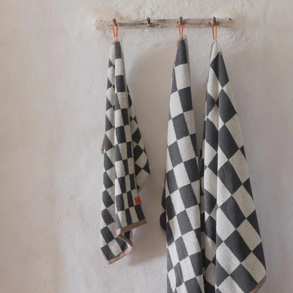 Mette Ditmer Badeværelse|Badtekstiler>Retro Bath Towel Dark Grey