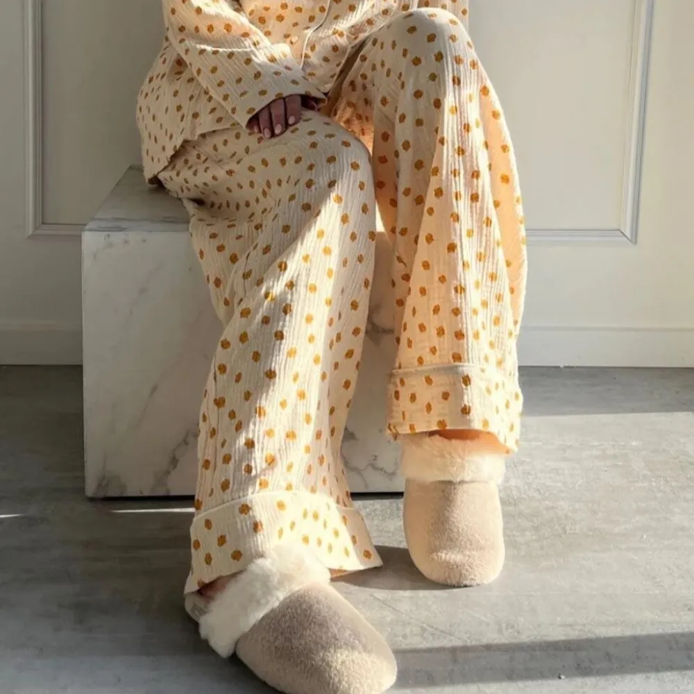 Dame Stories From The Atelier - By Copenhagen Shoes Underdele>Stories From The Atelier Pajamas Pants 3 Beige Yellow Big Flower