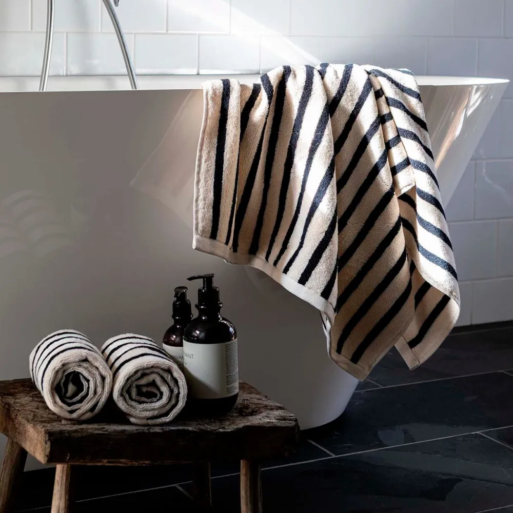 Tell Me More Badeværelse>Bonnie Bath Towel Black