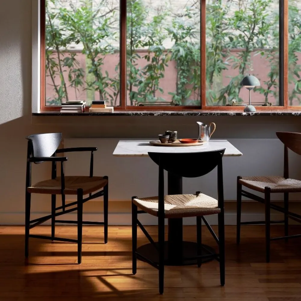 &Tradition Stole|Stue>HM4 Drawn Chair Black Lacquered Oak