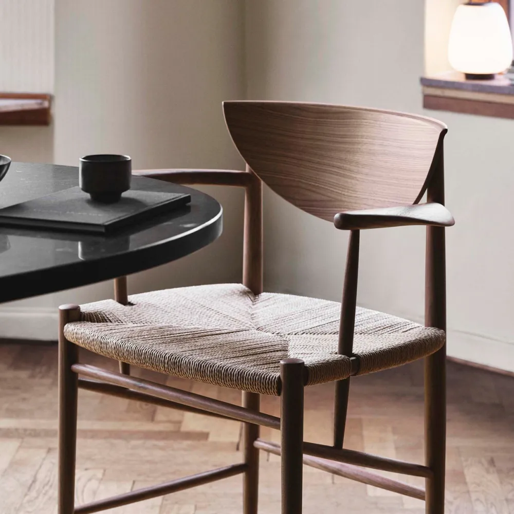 &Tradition Stole|Stue>HM4 Drawn Chair Oiled Walnut
