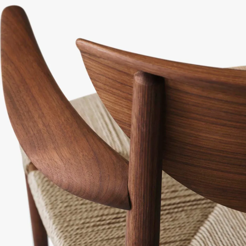 &Tradition Stole|Stue>HM4 Drawn Chair Oiled Walnut