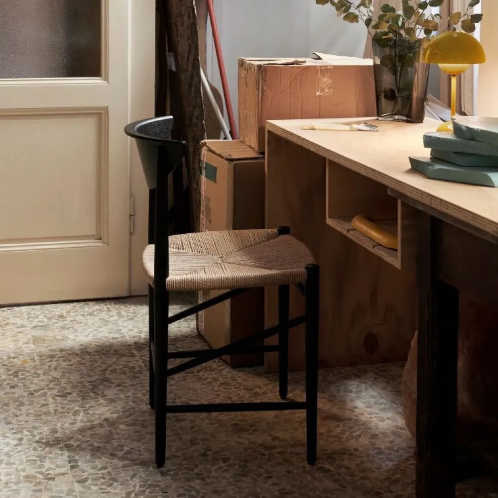 &Tradition Stole|Stue>HM3 Drawn Chair Black Lacquered Oak