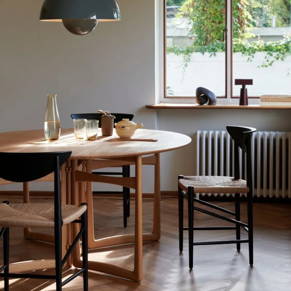 &Tradition Stole|Stue>HM3 Drawn Chair Black Lacquered Oak