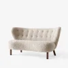 &Tradition Stue|Sofaer>Lille Petra VB2 Sofa Moonlight Sheepskin Walnut Legs