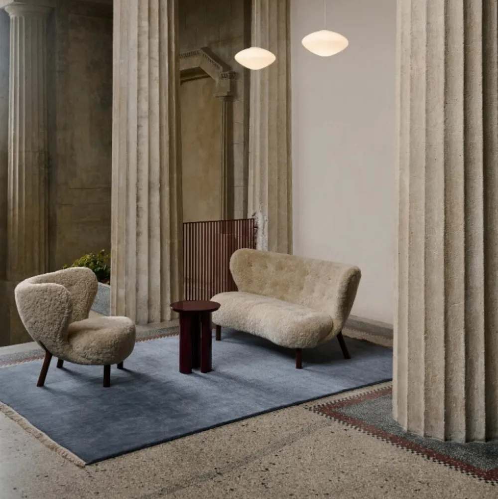 &Tradition Stue|Sofaer>Lille Petra VB2 Sofa Moonlight Sheepskin Walnut Legs