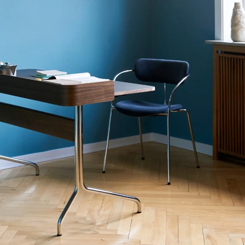 &Tradition Kontor>Pavilion AV17 Iron Linoleum Walnut Chrome Base