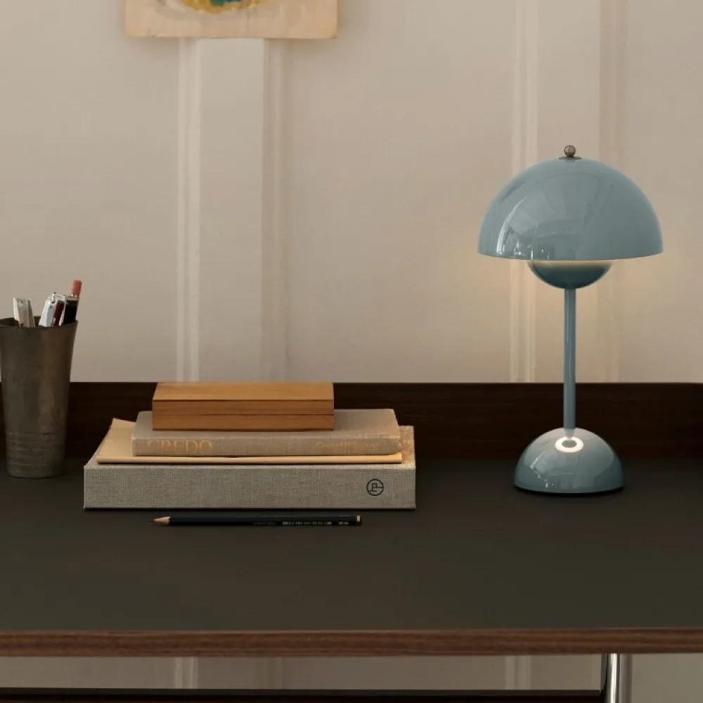 &Tradition Kontor>Pavilion AV17 Iron Linoleum Walnut Chrome Base