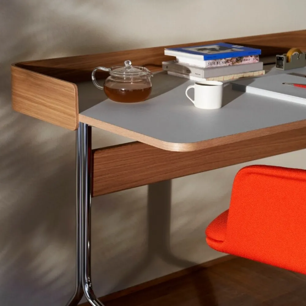 &Tradition Kontor>Pavilion AV17 Mushroom Linoleum Oak Chrome Base