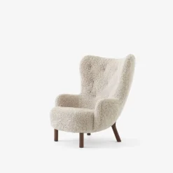 &Tradition Stole>VB3 Petra & ATD1 Pouf Sheepskin Moonlight/Oiled Walnut