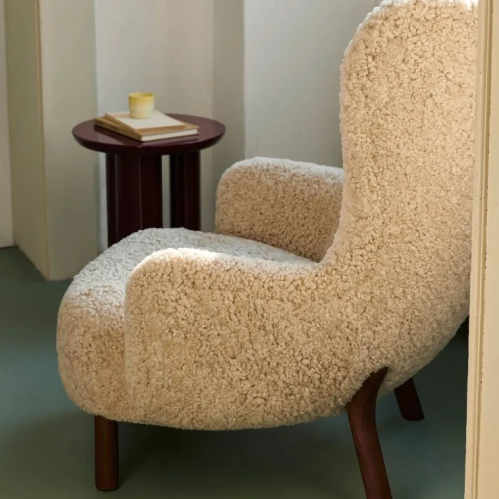 &Tradition Stole>VB3 Petra & ATD1 Pouf Sheepskin Moonlight/Oiled Walnut